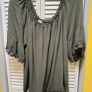 Avenue Green Ruffled 3/4 Sleeve Blouse